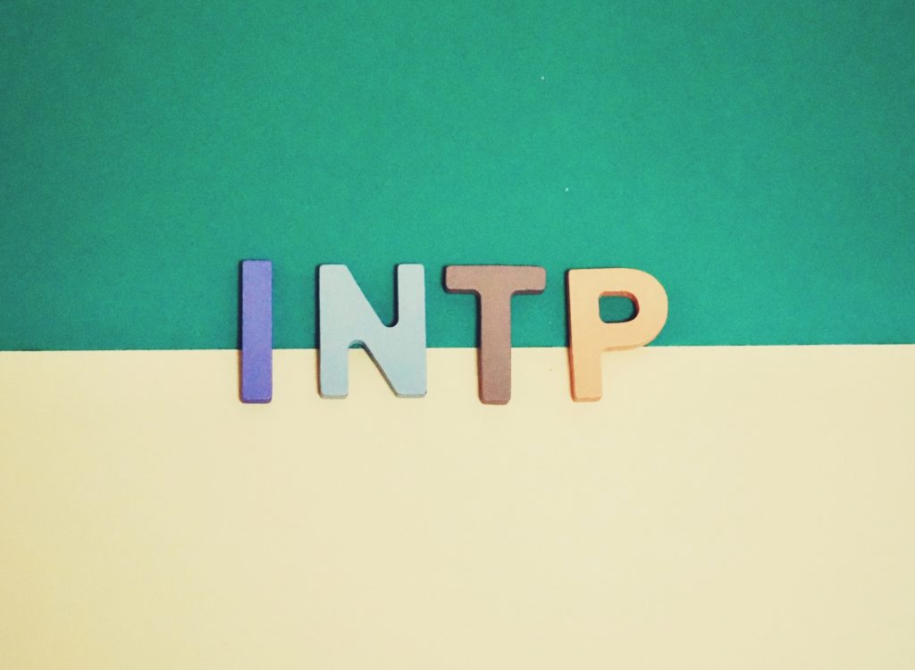 Τύπος προσωπικότητας INTP: Τα γράμματα INTP που συμβολίζουν τον Λογικολόγο, έναν τύπο προσωπικότητας του δείκτη Myers-Briggs (MBTI).