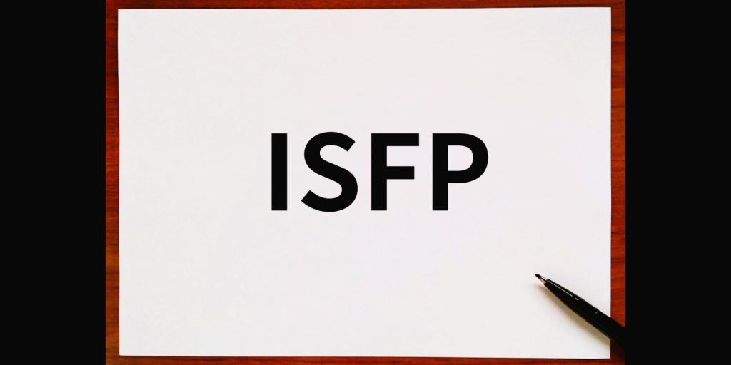Τα γράμματα "ISFP," αντιπροσωπεύοντας τον ελεύθερο και δημιουργικό τύπο προσωπικότητας ISFP, γνωστό ως Ο Τυχοδιώκτης.