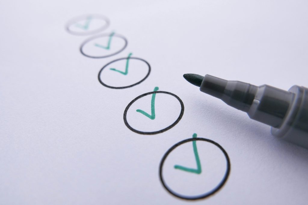 Καταγραφή προόδου σε checklist με σημειωμένα βήματα στόχων